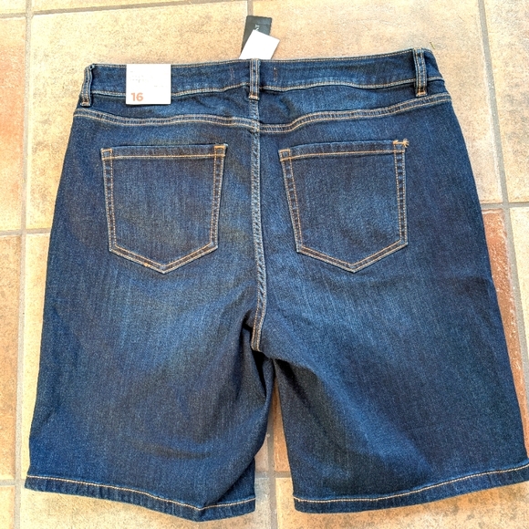 NWT Lane Bryant Shorts Essential Stretch Denim Jean Mid-Rise Bermuda Shorts, 16 - Picture 2 of 8
